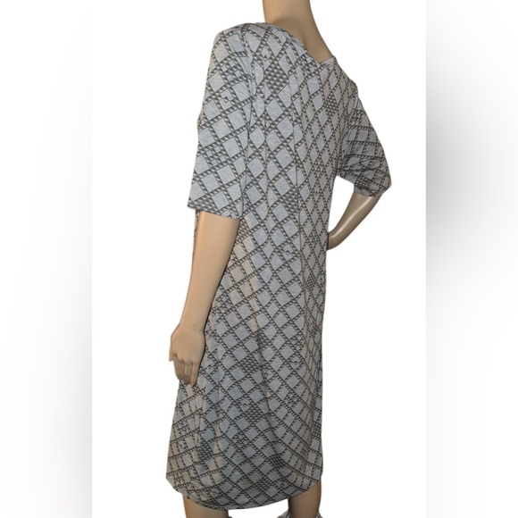 LuLaRoe Gray Geometric Carly Dress Size XL - Picture 4 of 5
